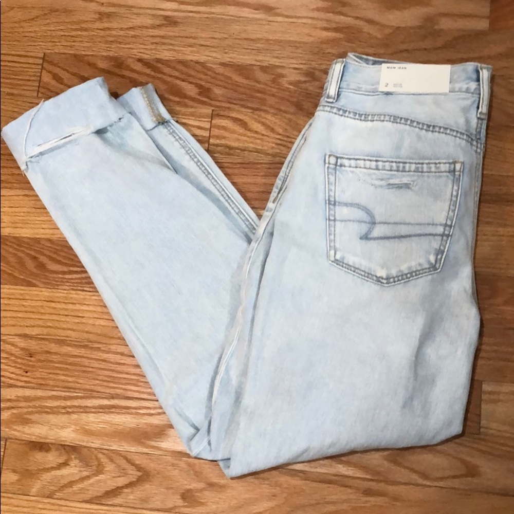 AE Mom Jeans. NWT